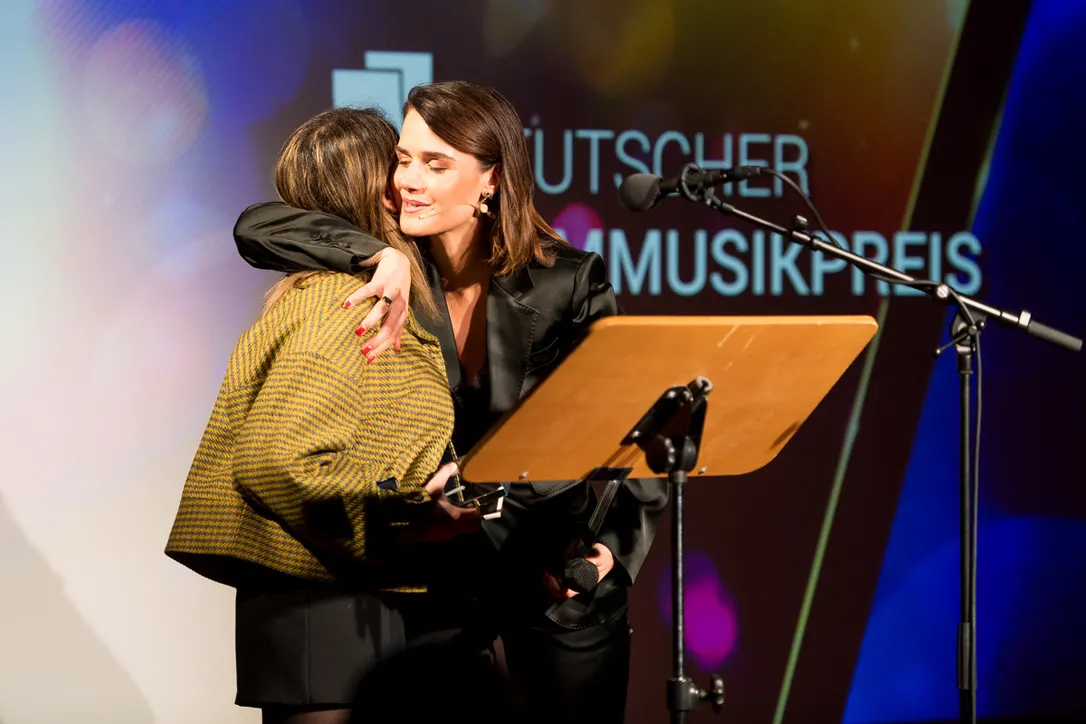 Yara Hoffmann auf der Bühne beim Deutschen Musikpreis
