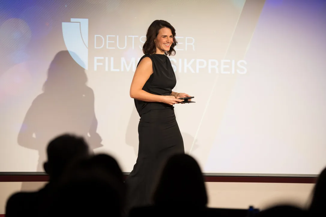 Yara Hoffmann beim Deutschen Filmmusikpreis 2025