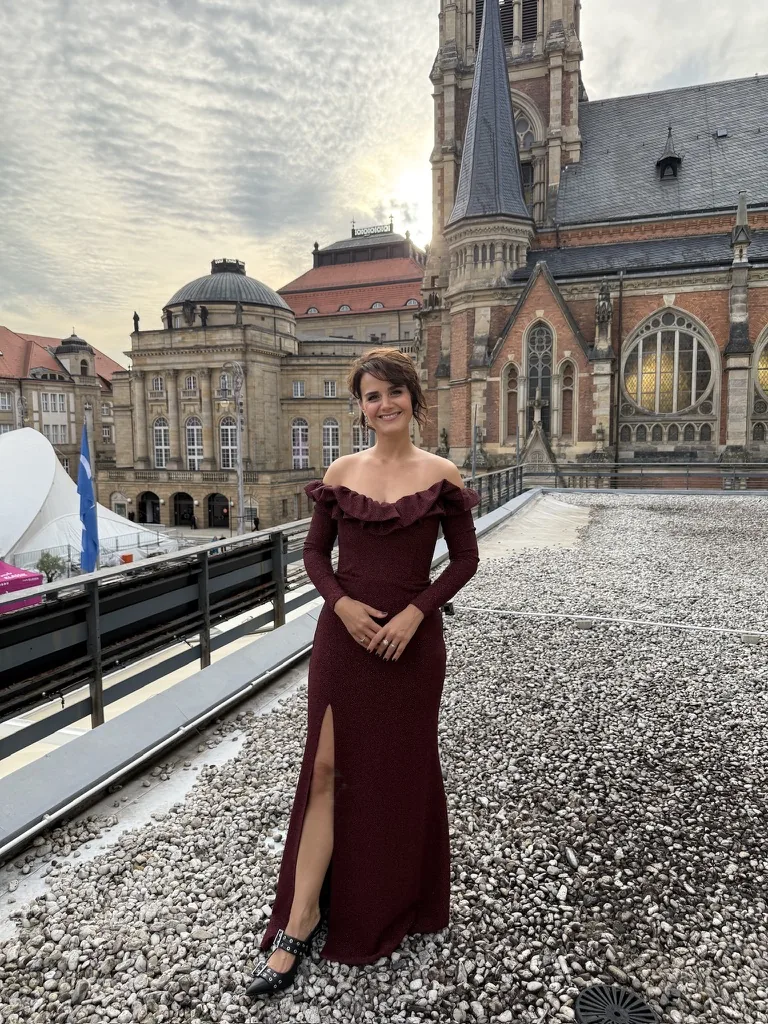 Yara Hoffmann moderiert die Eröffnung des MDR Musiksommers 2025